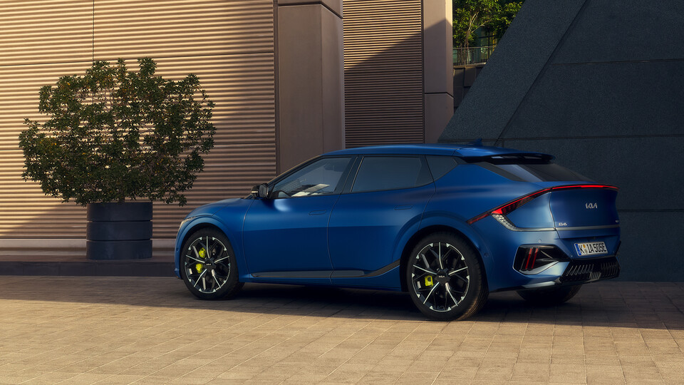 기아 EV6 GT는 독일 자동차 전문 매거진 아우토 모토 운트 슈포트(Auto Motor und Sport)가 최근 진행한 전기차 3종 비교 평가에서 테슬라 모델Y와 폴스타4를 제치고 1위를 차지했다. [기아 제공]