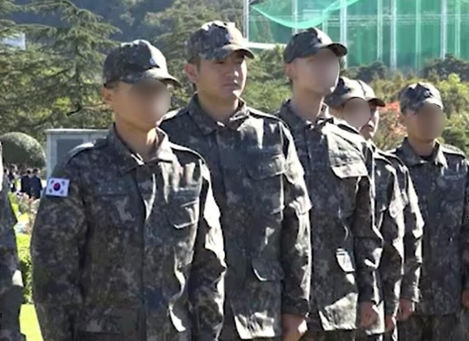 이재용 삼성전자 회장 장남인 이지호(24) 씨 등 제139기 해군 사관 후보생들이 장교 훈련을 받는 모습 일부가 해군에 공개됐다. [해군 홈페이지 갈무리]