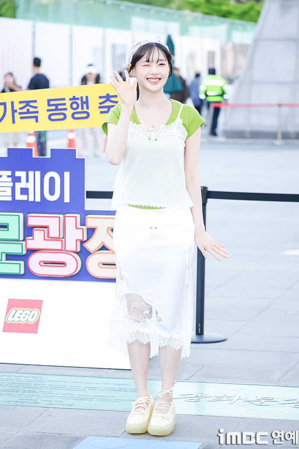 [포토] 츄, 봄 꽃 선물이에요~
