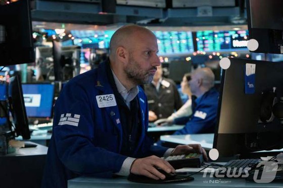 13일(현지시간) 미국 뉴욕에 위치한 뉴욕증권거래소(NYSE) 모습이다. 이날 미국 연방공개시장위원회(FOMC)가 발표한 11월 미 소비자물가지수(CPI)는 전년 동월 대비 7.1% 오른 것으로 집계됐다. 이에 물가 상승세가 한풀 꺾였다는 분석이 나오고 있다. ⓒ AFP=뉴스1