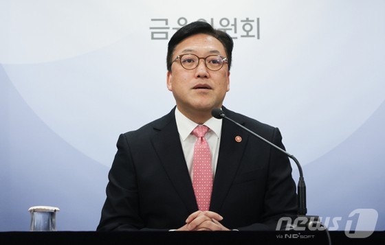 김병환 금융위원장이 30일 서울 종로구 정부서울청사에서 열린 출입기자단 간담회에서 모두발언을 하고 있다. [뉴스1 제공]