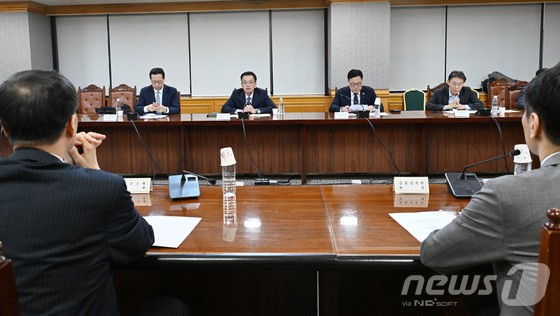 최상목 경제부총리 겸 기획재정부 장관이 4일 오전 서울 중구 은행연합회에서 열린 긴급 거시경제금융현안간담회에서 모두발언을 하고 있다. (기획재정부 제공)