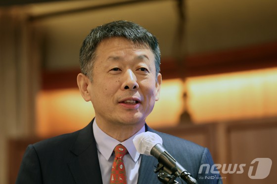 김광일 MBK파트너스 부회장이 10일 서울 중구 롯데호텔에서 '고려아연 지배구조 개선과 주주가치 회복 방안‘을 주제로 기자간담회를 하고 있다.