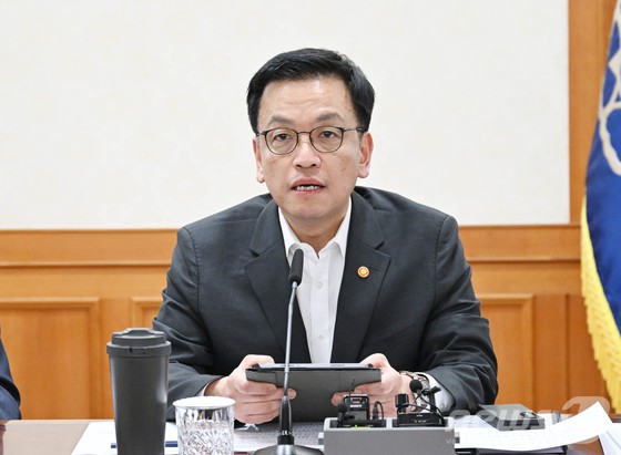 최상목 대통령 권한대행 부총리 겸 기획재정부 장관이 모두발언을 하고 있다. [뉴스1 제공]