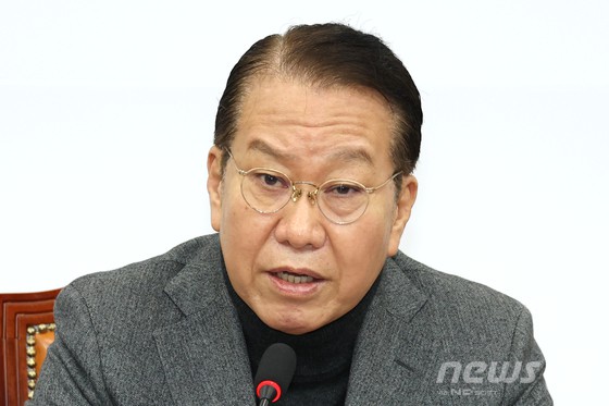 권영세 국민의힘 비상대책위원장이 31일 오전 서울 여의도 국회에서 열린 비상대책위원위원회의에서 모두발언을 하고 있다. [뉴스1]