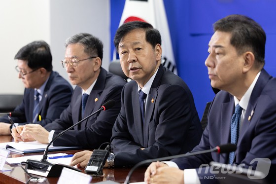 구윤철 경제부총리 겸 기획재정부 장관이 30일 서울 여의도 국회에서 열린 '경제형벌 민사책임 합리화 당정협의'에서 모두발언하고 있다.[사진=뉴스1]