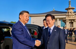 신한지주 진옥동·KB국민銀 이환주, 중국서 李 대통령 '생산적금융' 지... - 뉴스 썸네일 이미지