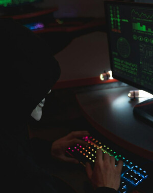 [On Air & Off Script] K-콘텐츠, 정보보호가 시가총액을 결정한다 - 뉴스 썸네일 이미지