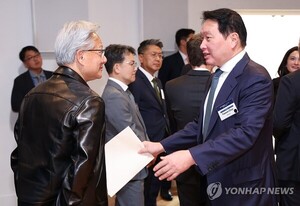 SK-엔비디아, '5천억 달러' AI 인프라 동맹…최태원 "세계 최고 AI 팩토리...